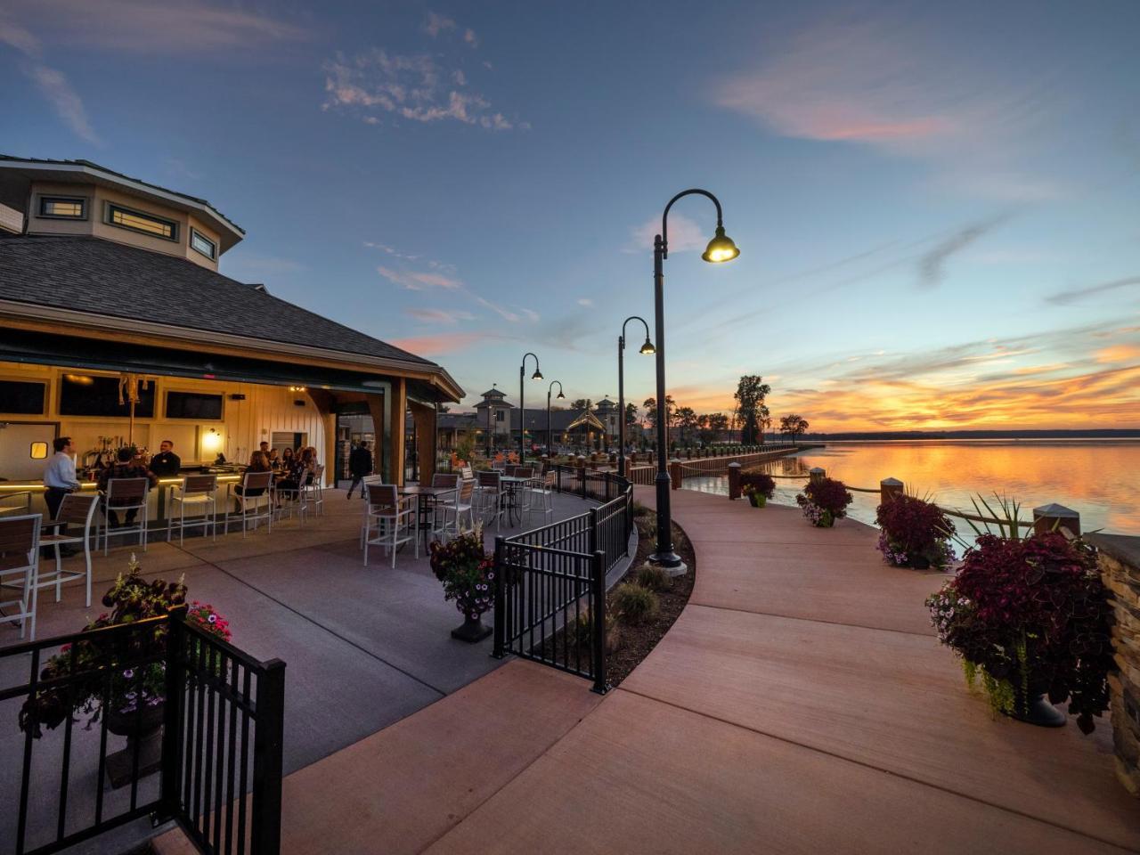 Chautauqua Harbor Hotel - Jamestown Celoron Eksteriør bilde